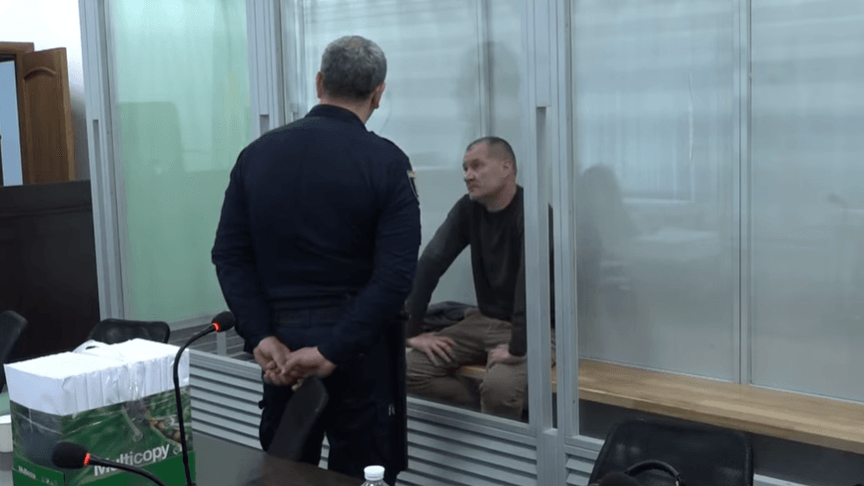 Дмитро Басов у залі суду