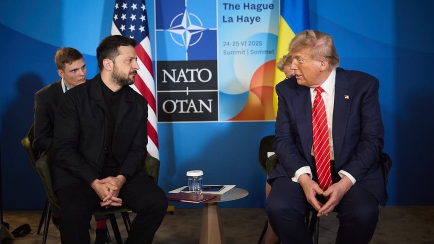Ілюстративне фото. Президенти України та США Володимир Зеленський і Дональд Трамп під час зустрічі у Гаазі у червні 2025 року