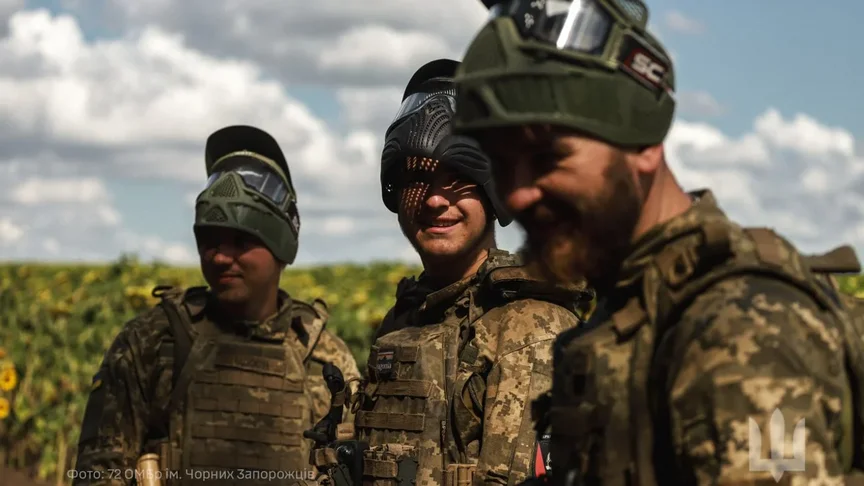 Новобранці за програмою «Контракт 18-24» 72 ОМБр ім. Чорних Запорожців під час тренувань