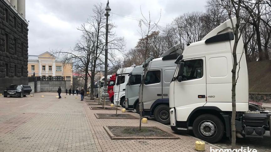 Митинг водителей грузовиков и перевозчиков под зданием Кабмина, 12 февраля 2020 год