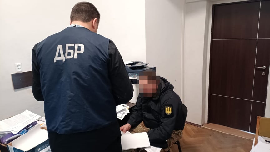 У Львові військовослужбовцю ТЦК оголосили підозру у перевищенні службових повноважень