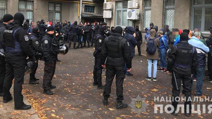 Правоохоронці затримали групу молодиків у центрі Києва