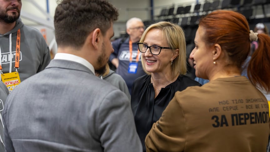 Посолка США в Україні Джулі Девіс