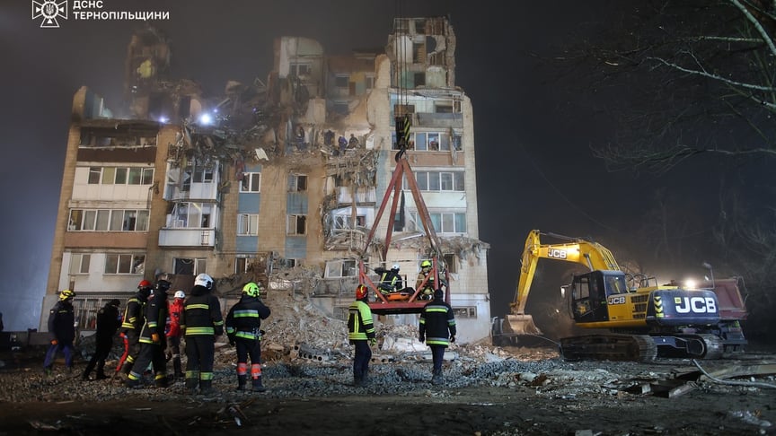 Багатоповерхівка у Тернополі після російського удару 19 листопада