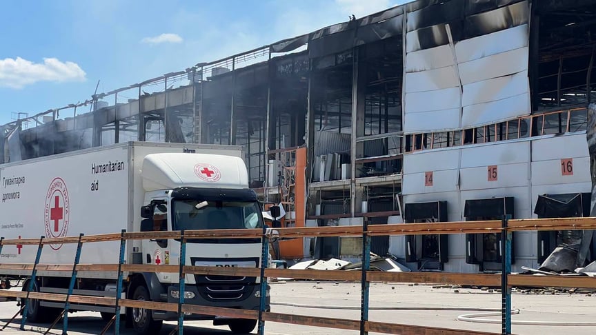 Зруйнований гуманітарний склад Українського Червоного Хреста у Києві Зруйнований гуманітарний склад Українського Червоного Хреста у Києві