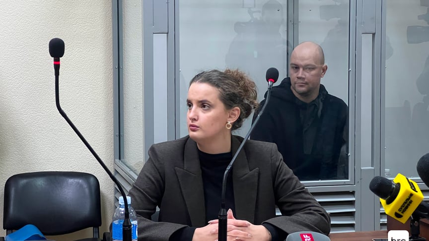 Військовослужбовець Сергій Гнезділов та його адвокатка Анастасія Бурковська