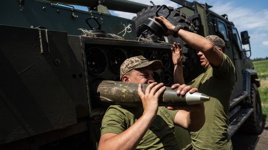 Illustrative photo. A Ukrainian serviceman carries a 155-mm shell to a Bohdan self-propelled artillery system before firing it toward Russian positions near Bakhmut, July 7, 2023.