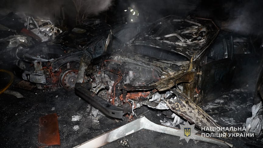 Спалені машини після російської атаки, Суми, 21 квітня 2026 року