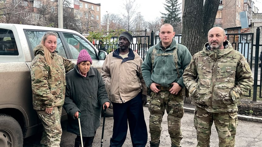 Поліціянти евакуювали низку людей із Харківщини