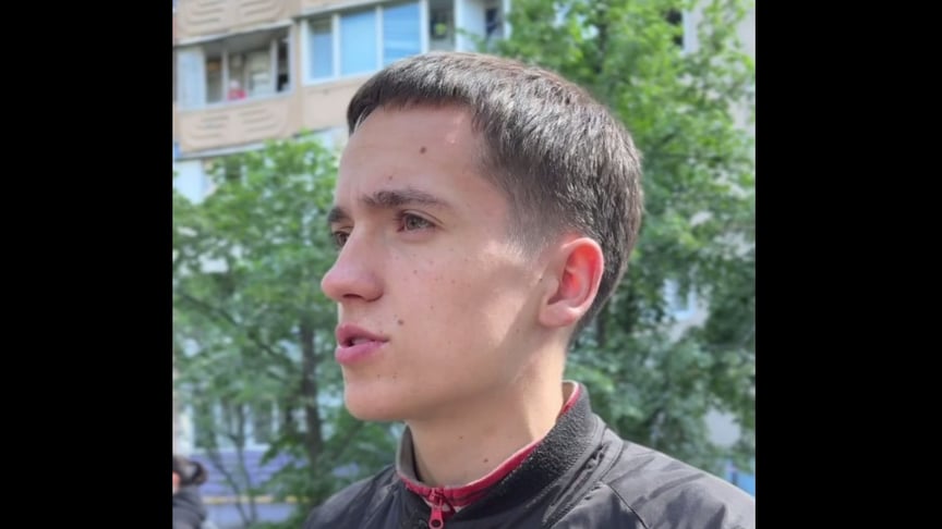 18-річний Іван допоміг рятувальникам витягти жінку з-під завалів.