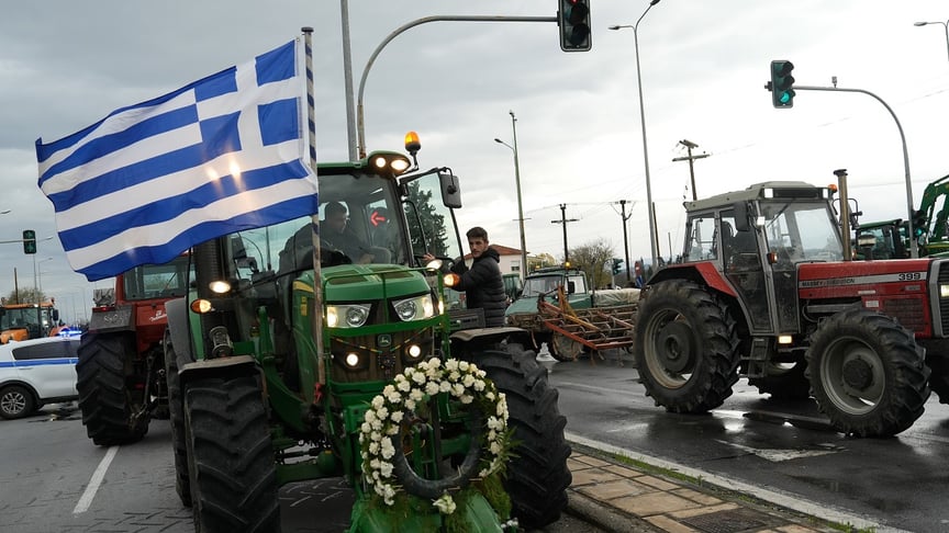 Фермери протестують поблизу Міжнародного аеропорту Салонік, Греція, 5 грудня 2025 року