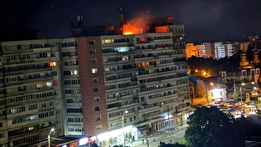 Пожар в многоэтажке в Румынии после попадания дрона