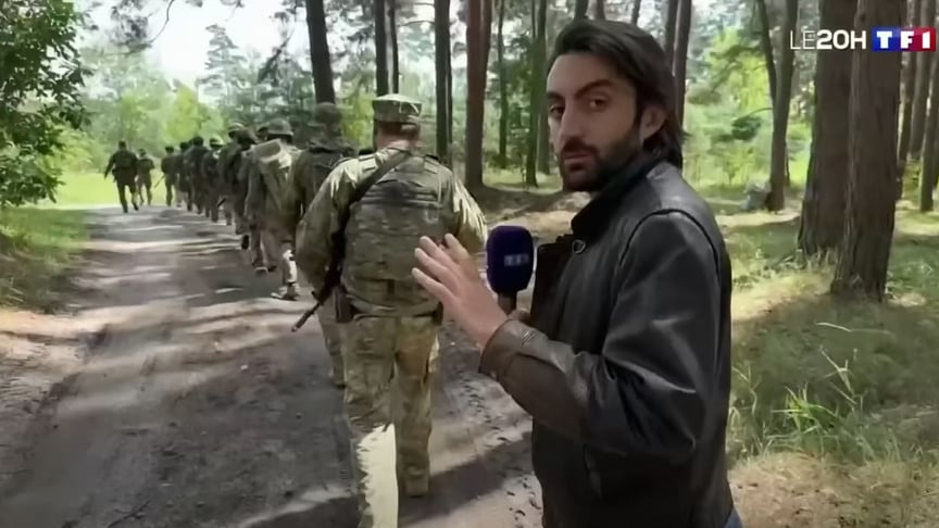 Кореспондент TF1 Жером Ґарро разом із чеченськими бойовиками «патрулює» прикордоння з Україною