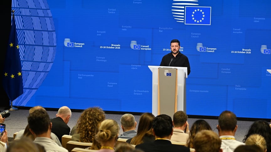 Президент України Володимир Зеленський дає пресбрифінг у залі Євроради Президент України Володимир Зеленський дає пресбрифінг у залі Євроради