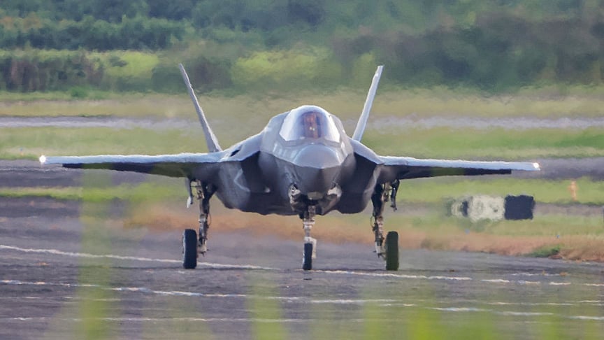 Американський винищувач F-35 приземляється на авіабазі у Пуерто-Рико, 13 вересня 2025 року