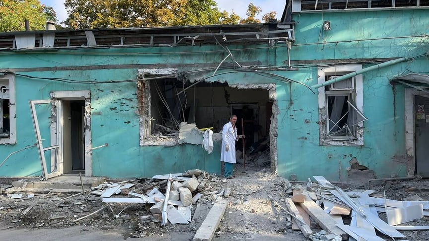 Наслідки російського обстрілу Херсонської міської клінічної лікарні імені Карабелеша, 4 серпня 2023 року
