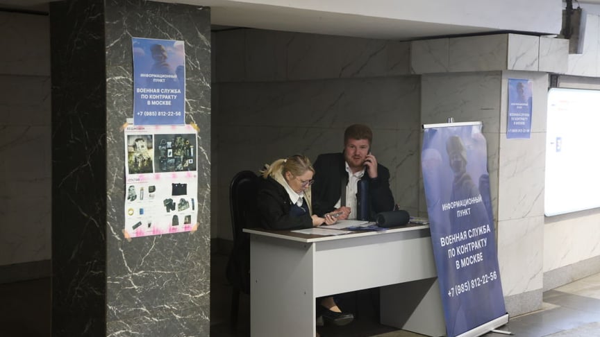 Ілюстративне фото. Рекрутери у одному з підземних переходів у Москві