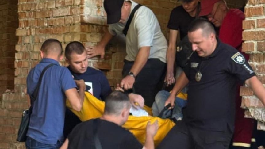 Хлопця знайшли непритомним в закинутій будівлі
