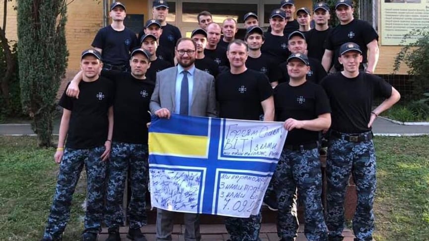 Freed Ukrainian Sailors Collect Money for Russian Political Prisoner