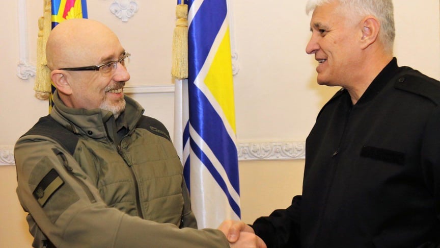 Министр обороны Украины Алексей Резников (слева) и министр обороны Болгарии Димитар Стоянов