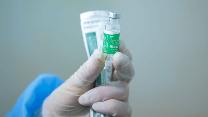 Ампула з вакциною Covishield