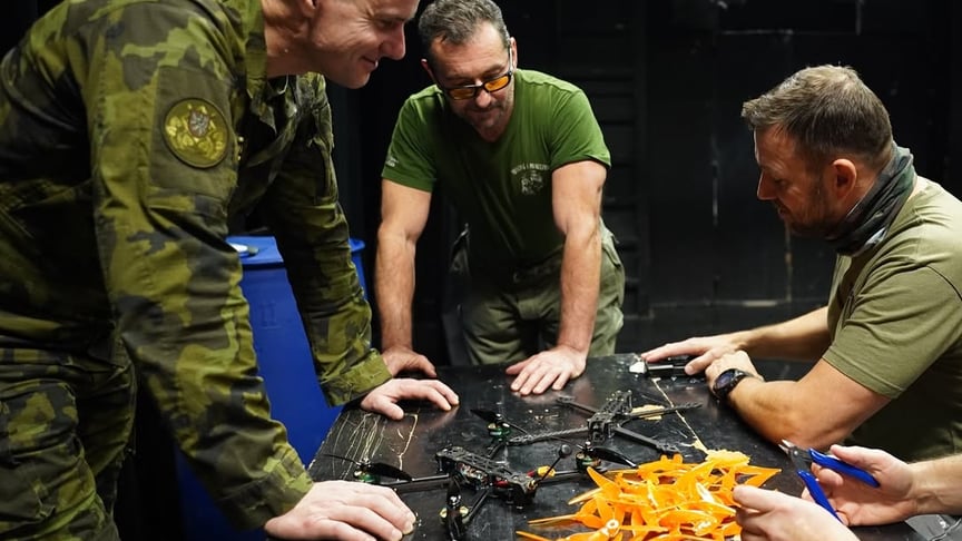 Представники ініціативи Drony Nemesis, яка купує дрони для України