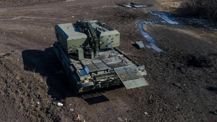 Російська важка транспортно-заряджальна машина зі складу важкої вогнеметної системи ТОС-1А «Солнцепек»