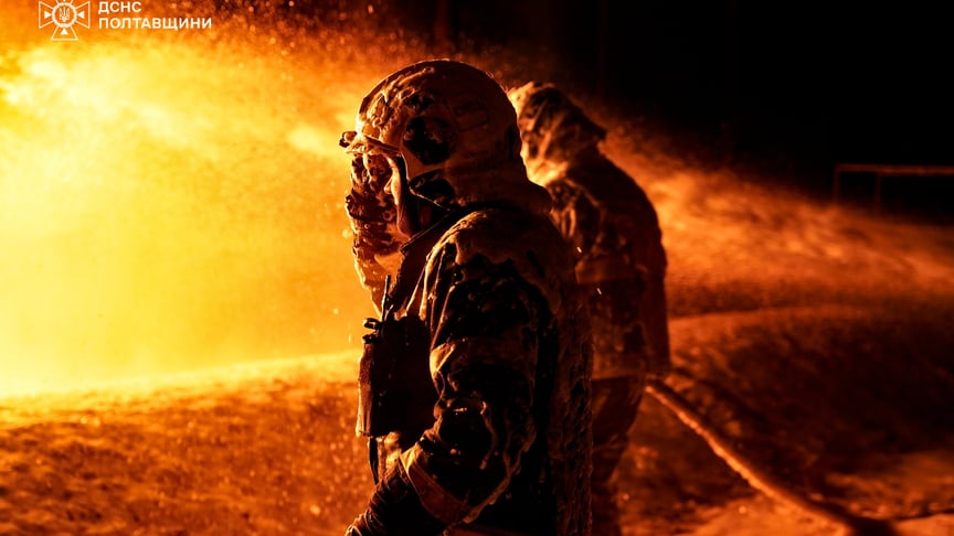 Рятувальники ліквідовують наслідки російської атаки в Полтавській області, 26 лютого 2026 року