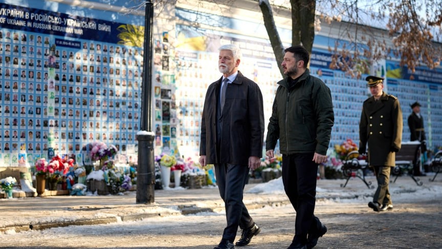 Президент України Володимир Зеленський та президент Чехії Петр Павел біля Стіни пам’яті в Києві