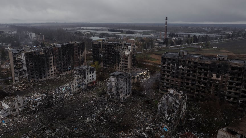Зруйновані будинки у прифронтовій Костянтинівці на Донеччині, листопад 2025 року