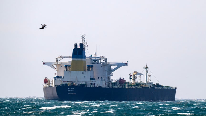 Нафтовий танкер Deyna, який належить до тіньового флоту росії
