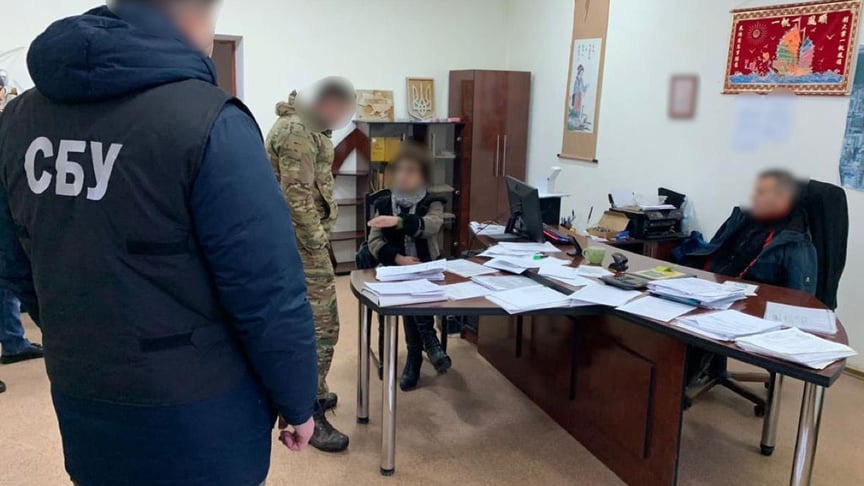 Правоохранители проводят обыски по делу о вывозе комплектующих в рф