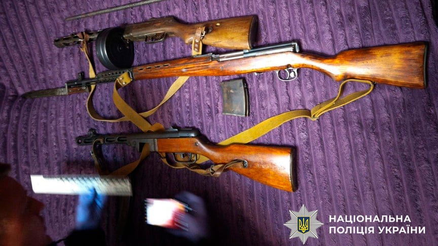 Зброя, яку чоловік у Києві надсилав поштою