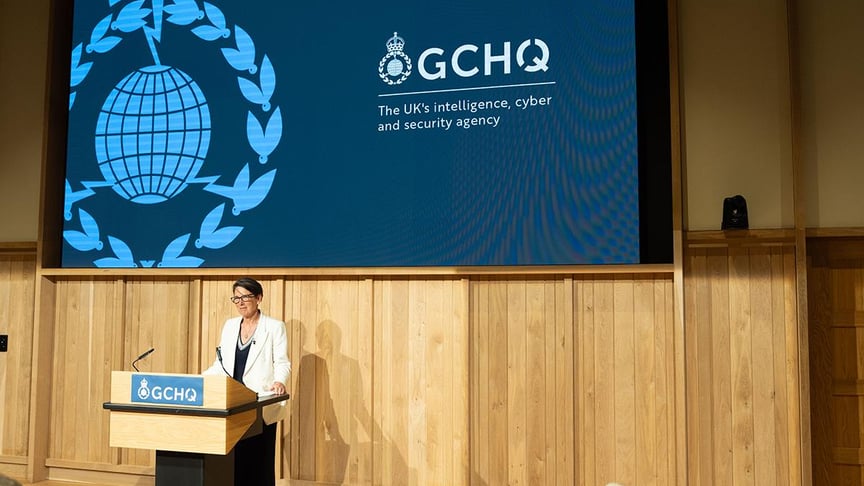 Директорка GCHQ Енн Кіст-Батлер під час лекції