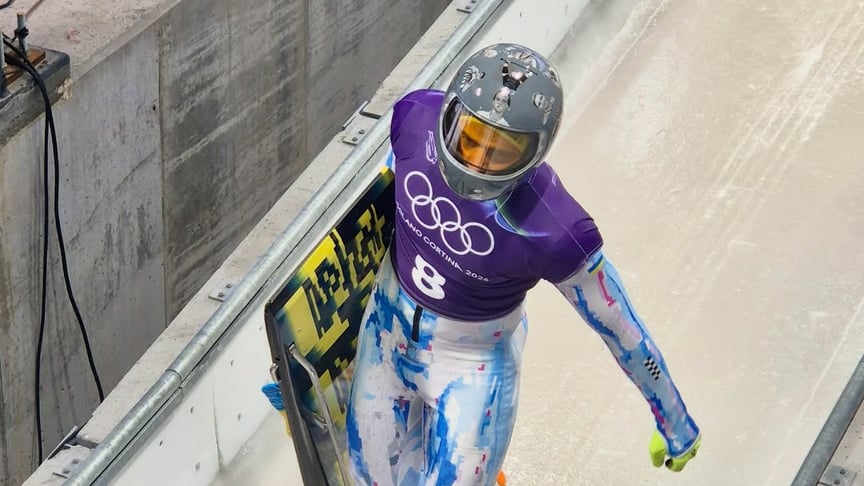 Скелетоніст Владислав Гераскевич у «шоломі пам'яті»