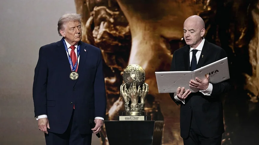 Президент США Дональд Трамп під час нагородження премією миру ФІФА, 5 грудня 2025 року Президент США Дональд Трамп під час нагородження премією миру ФІФА, 5 грудня 2025 року
