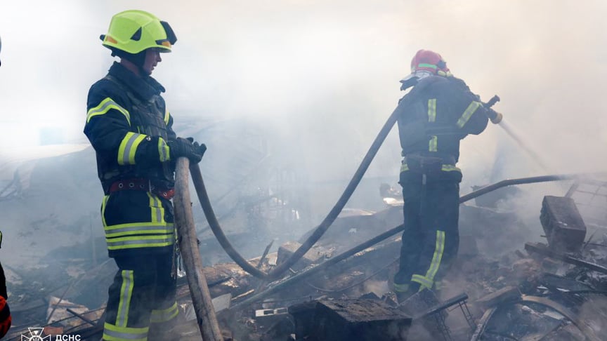 Ліквідація пожежі у Дніпрі після ракетного удару