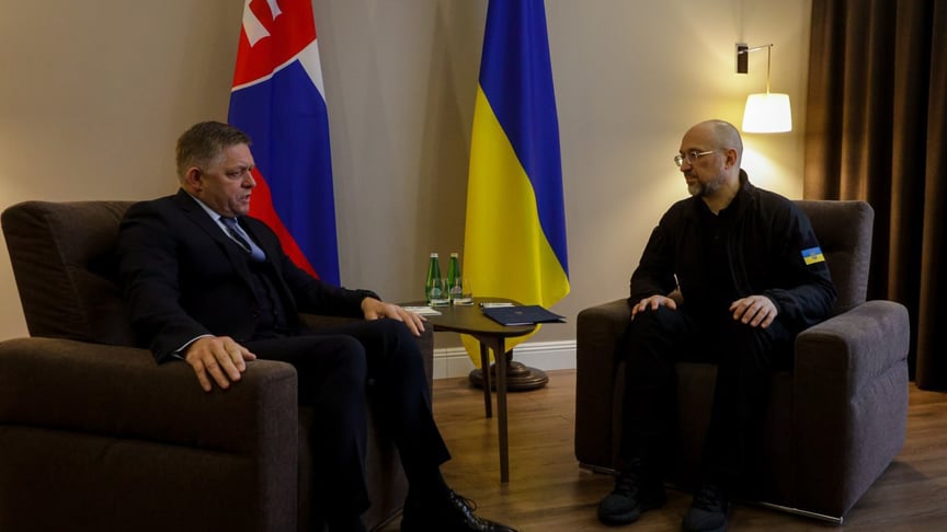 Роберт Фіцо під час зустрічі з українським прем'єром Денисом Шмигалем Роберт Фіцо під час зустрічі з українським прем'єром Денисом Шмигалем