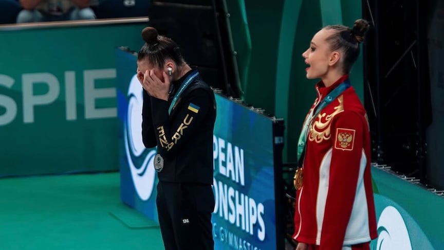 Українська художня гімнастка Софія Країнська під час звучання російського гімну Українська художня гімнастка Софія Країнська під час звучання російського гімну