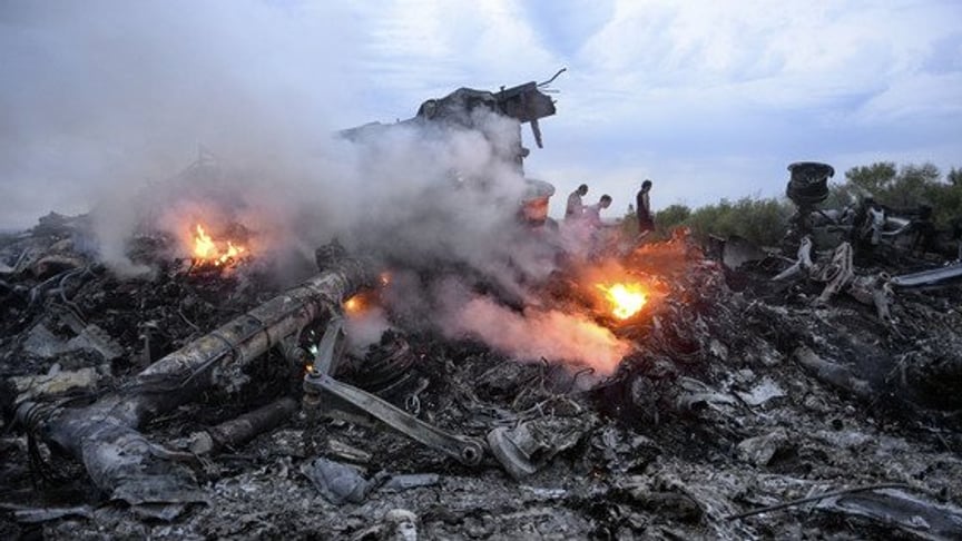 MH17 Relatives "Wait For Responsibility" In Front of Russian Embassy