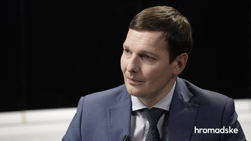 Євген Єнін в етері програми «Мокрик По Живому» на hromadske, 26 жовтня 2021 року
