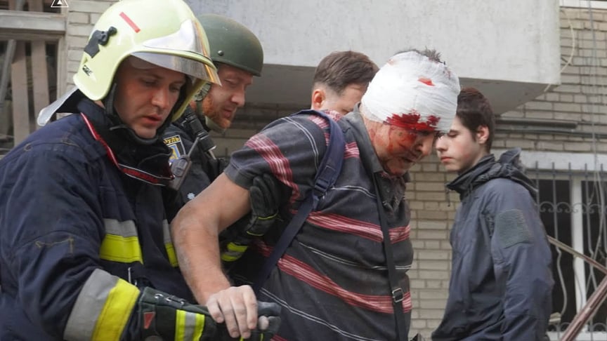 Рятувальники надають допомогу постраждалим у Львові, 30 липня 2026 року