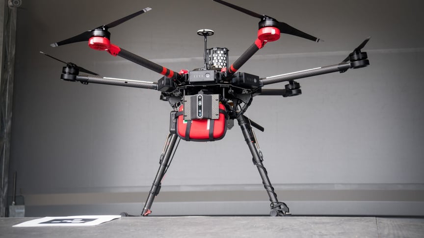 Дрон компании Everdrone с дефибриллятором