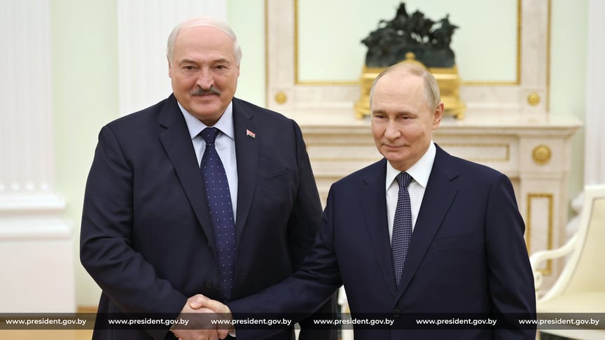 Самопроголошений президент Білорусі Олександр Лукашенко та глава росії володимир путін під час зустрічі 26 вересня