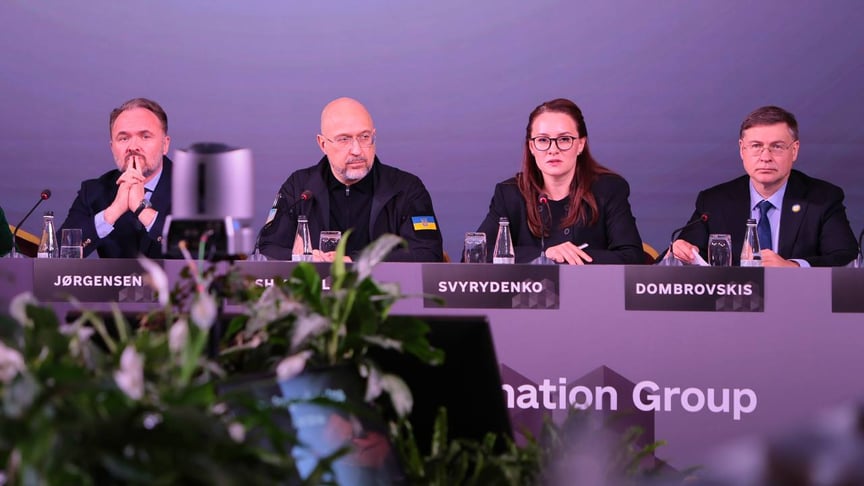 Міністр енергетики Денис Шмигаль та прем’єр-міністерка України Юлія Свириденко під час «енергетичного Рамштайну»