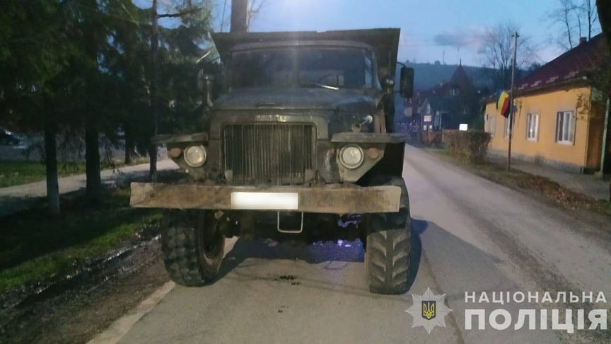 Вантажівка, під колеса якої потрапила дитина