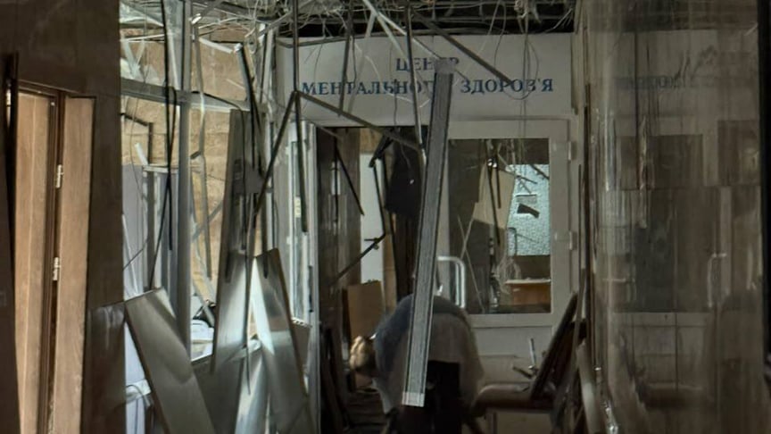 Поврежденные помещения больницы в Киеве