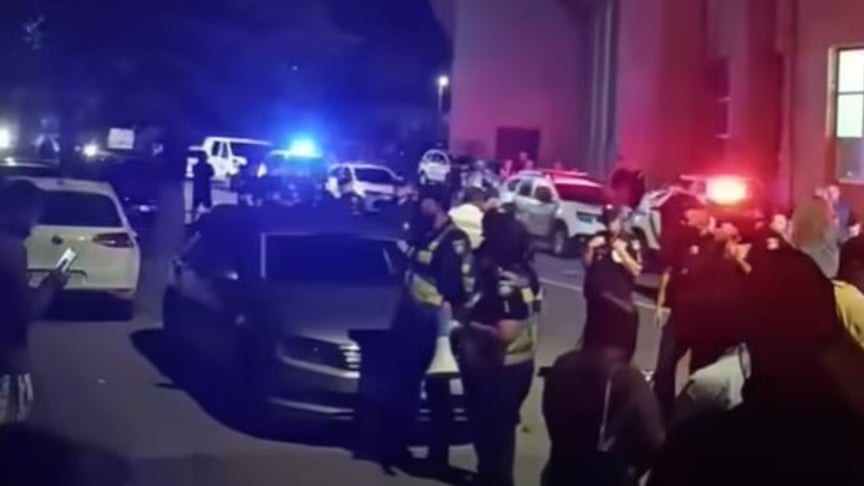 Мітингувальники під стадіоном «Локомотив» у Вінниці Мітингувальники під стадіоном «Локомотив» у Вінниці