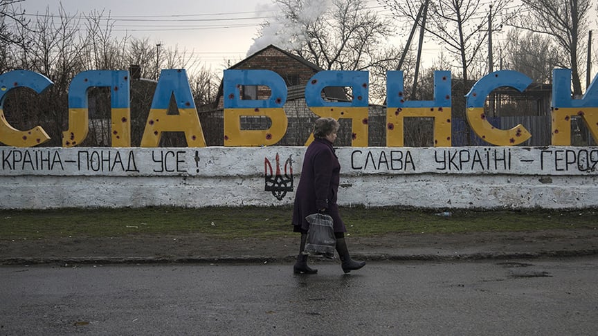 Mass Russian shelling of Sloviansk leaves score of dead and wounded – mayor