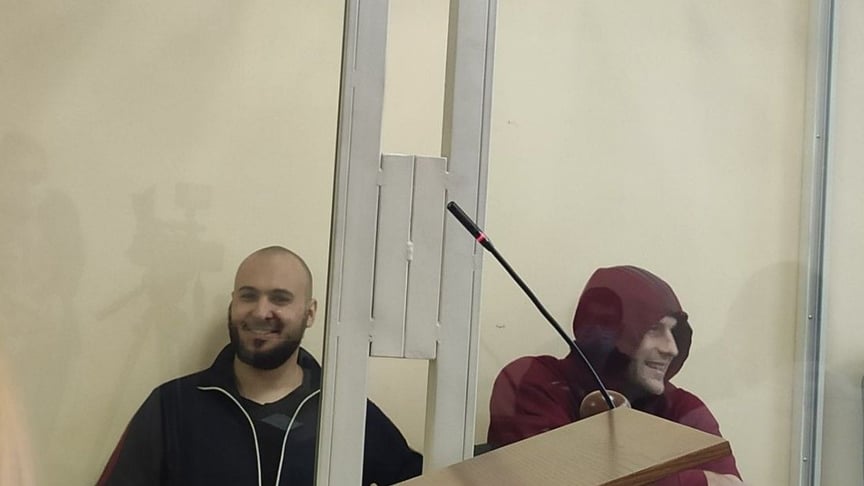 Обвиняемые по делу о покушении на убийство главы Всеукраинского объединения «Автомайдан» Виталия Устименко: Юрий Гаврилюк (слева) и Станислав Руденко